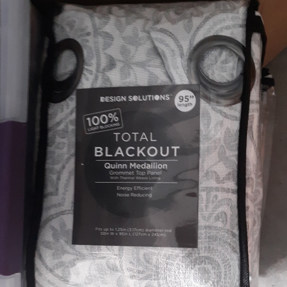 Total Blackout 95" 2 Panels - Picture 3 of 4